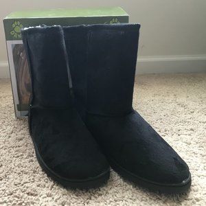 9-inch Microfiber DAWGS faux suede fur boots size